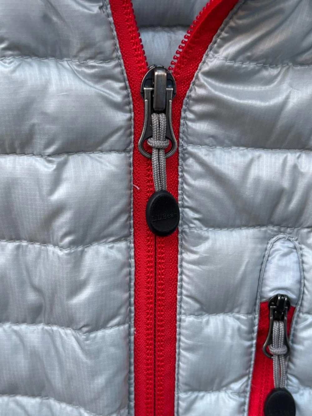 LL Bean Mens Ultralight 850 Down Jacket. Size XL. Color silver. - Picture 8 of 8